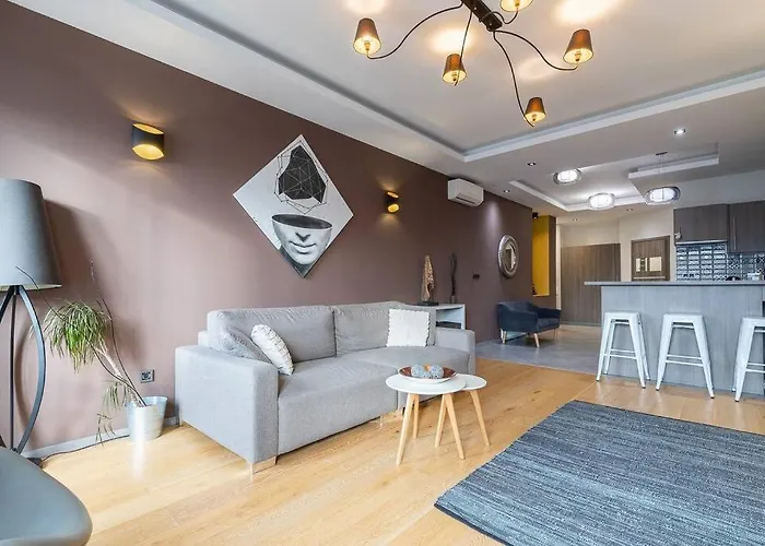 Midtown Artistic Apartment
