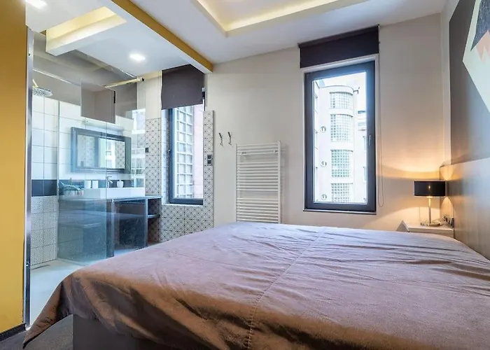 Midtown Artistic Apartment
