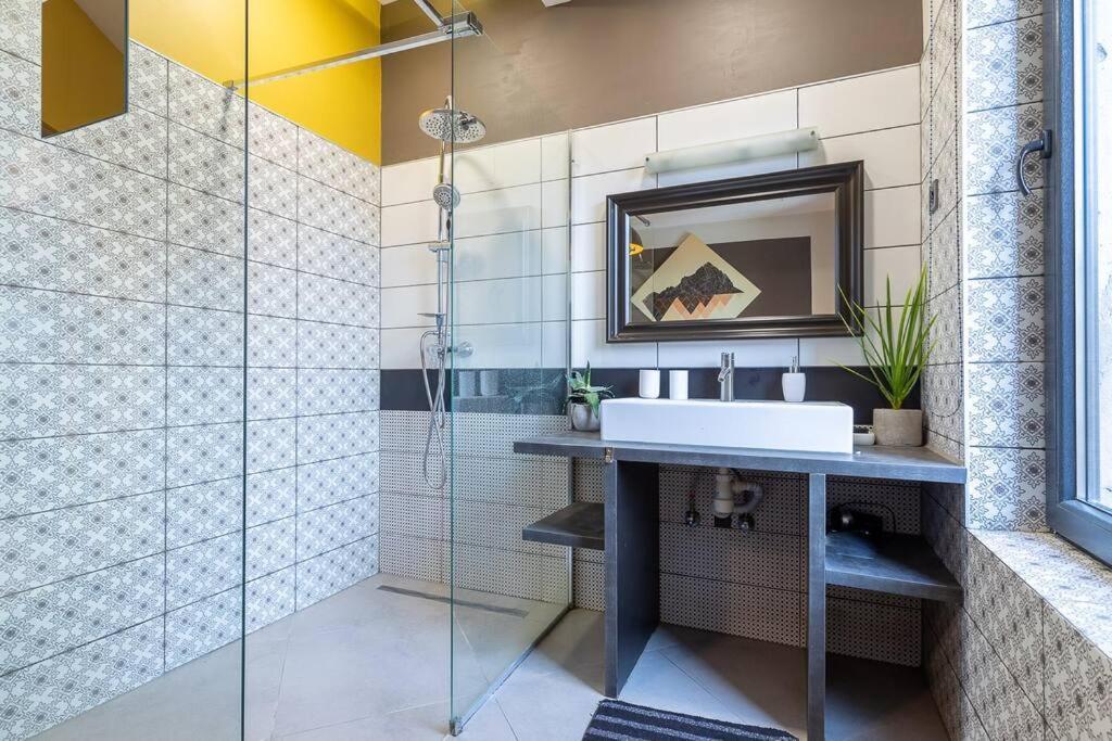 Midtown Artistic Apartment *
