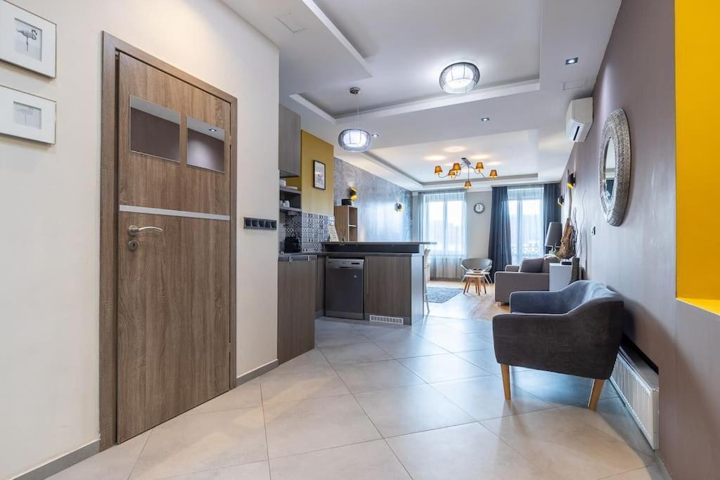Midtown Artistic Apartment *